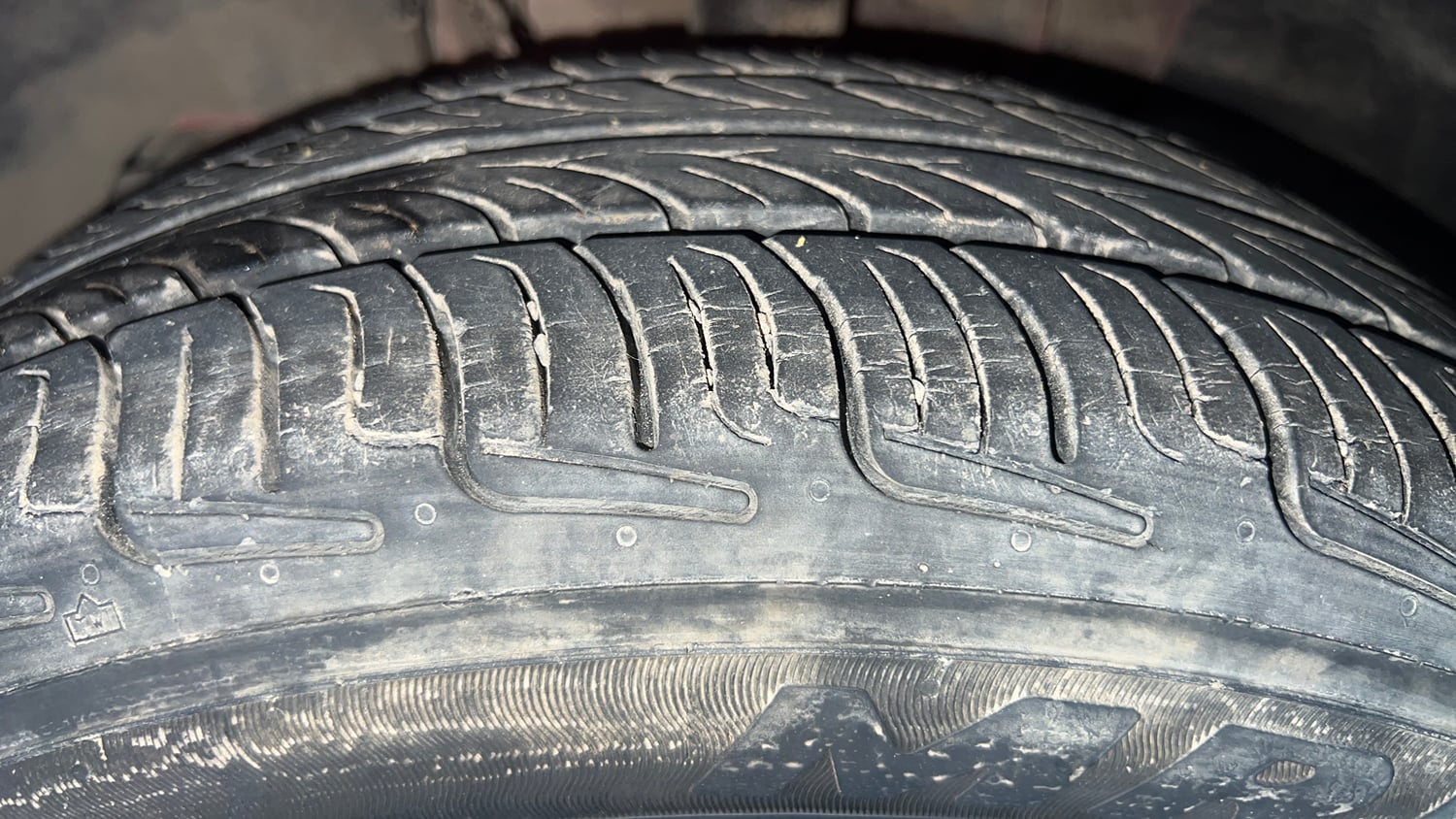 Used 2018 Tata Tiago Revotron XZA Petrol Automatic tyres LEFT FRONT TYRE TREAD VIEW
