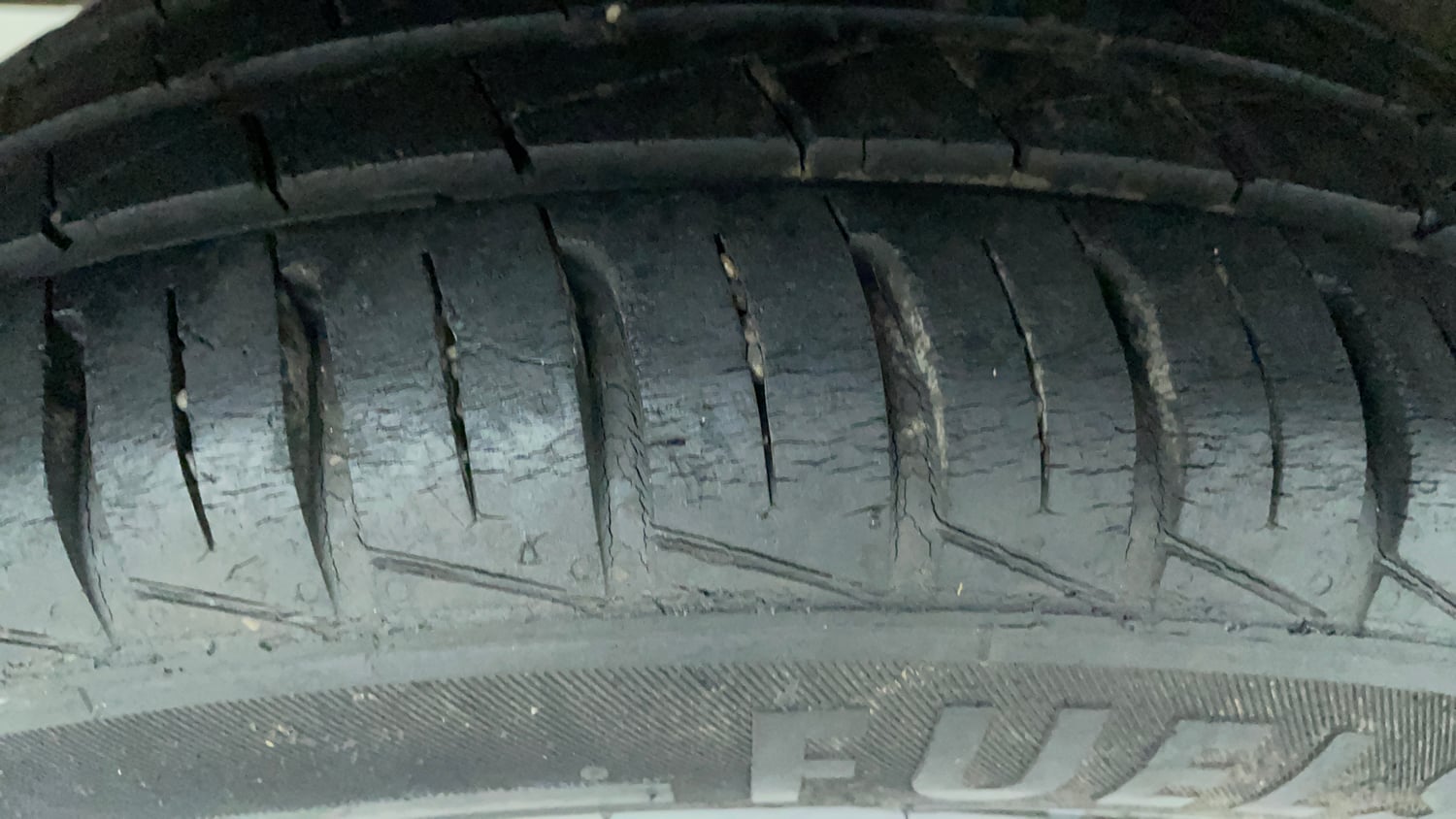 Used 2022 Renault Kwid RXT 1.0 AMT Petrol Automatic tyres RIGHT REAR TYRE TREAD VIEW