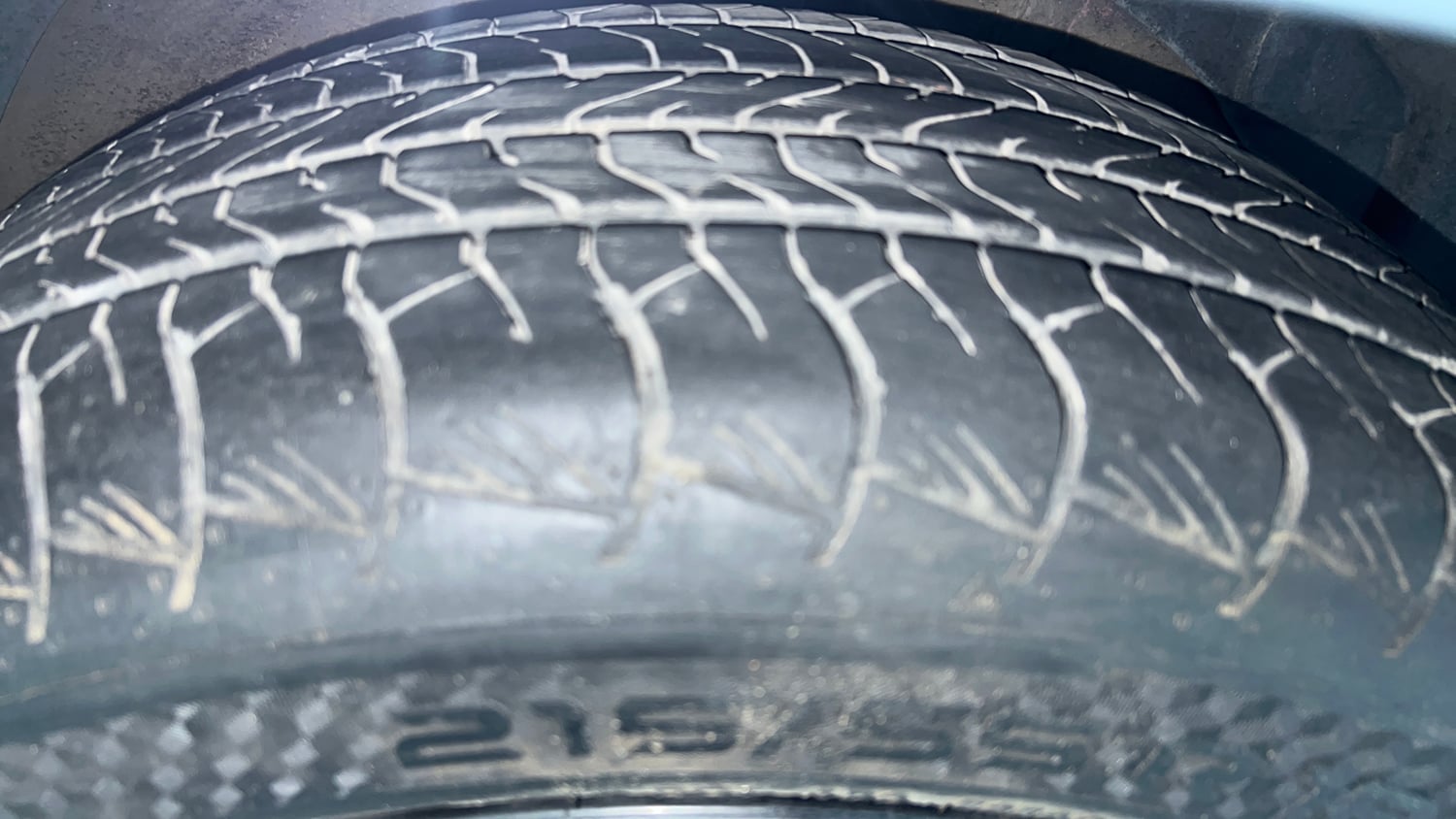 Used 2021 MG Motors Hector Plus Sharp 1.5 Petrol Turbo CVT 6-STR Dual Tone Petrol Automatic tyres RIGHT FRONT TYRE TREAD VIEW