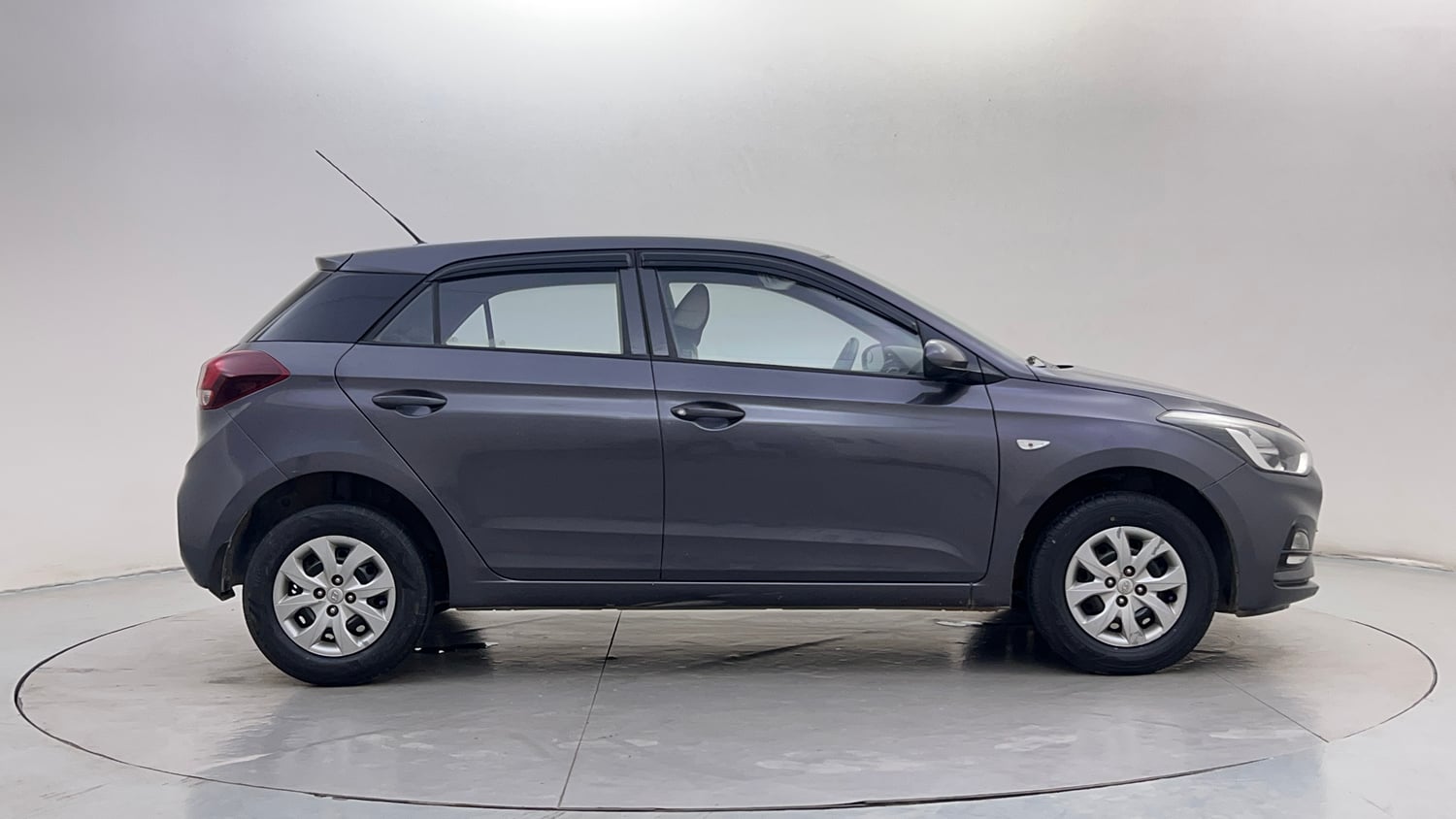 Used 2019 Hyundai Elite i20 Magna Plus 1.2 + CNG (Outside Fitted) Petrol Manual exterior RIGHT SIDE VIEW