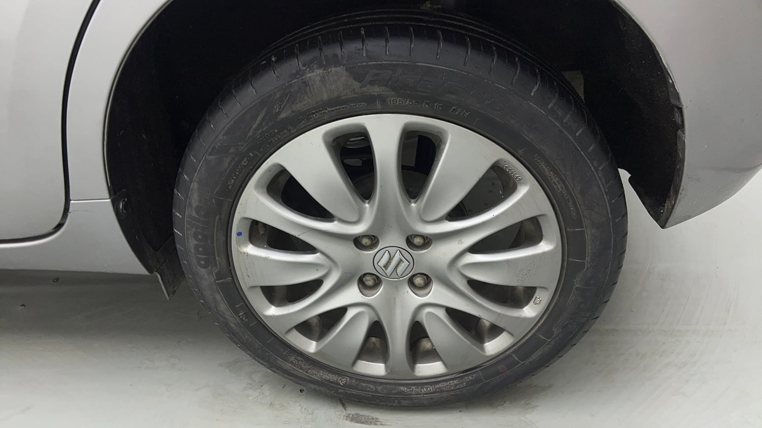 Used 2017 Maruti Suzuki Baleno Alpha 1.2 Petrol Manual tyres LEFT REAR TYRE RIM VIEW