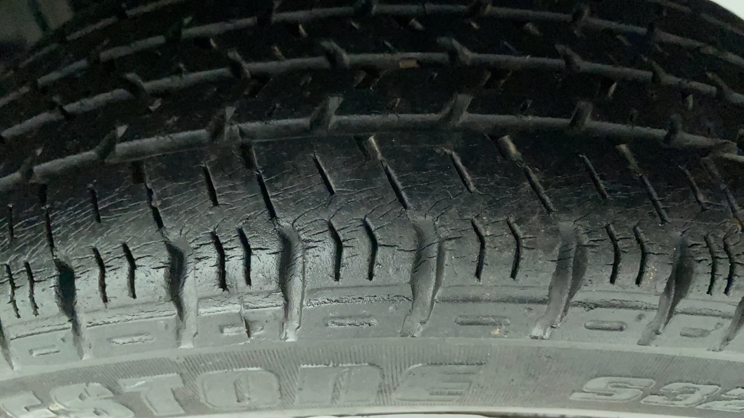 Used 2015 Maruti Suzuki Alto K10 VXi AMT Petrol Automatic tyres LEFT REAR TYRE TREAD VIEW