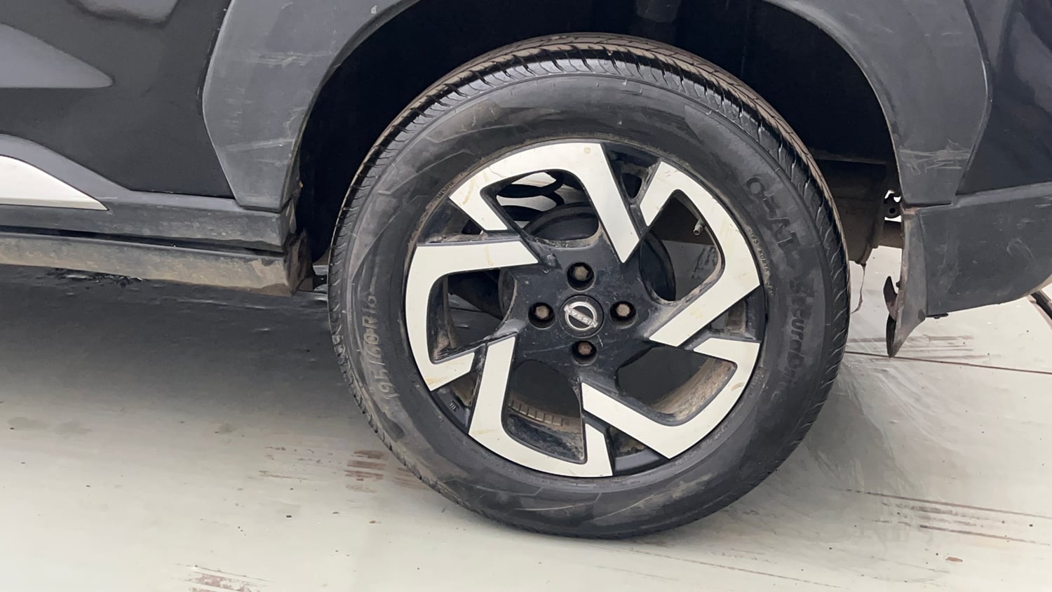 Used 2023 Nissan Magnite XV Petrol Manual tyres LEFT REAR TYRE RIM VIEW