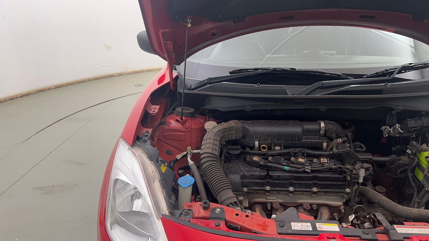 Used 2021 Maruti Suzuki Swift LXi Petrol Manual engine ENGINE RIGHT SIDE HINGE & APRON VIEW