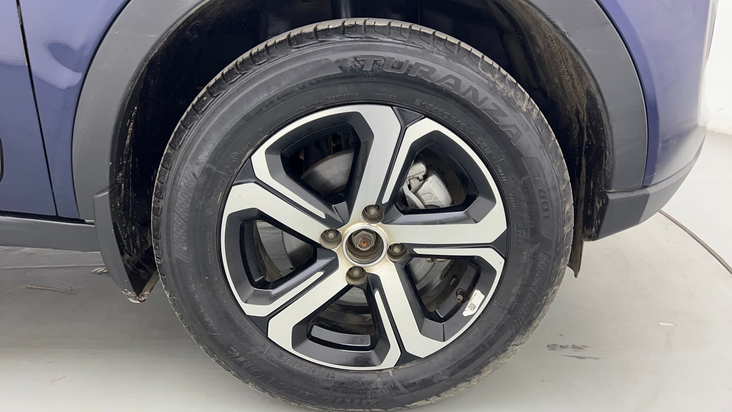 Used 2022 Tata Nexon XZA Plus (HS) Petrol Automatic tyres RIGHT FRONT TYRE RIM VIEW