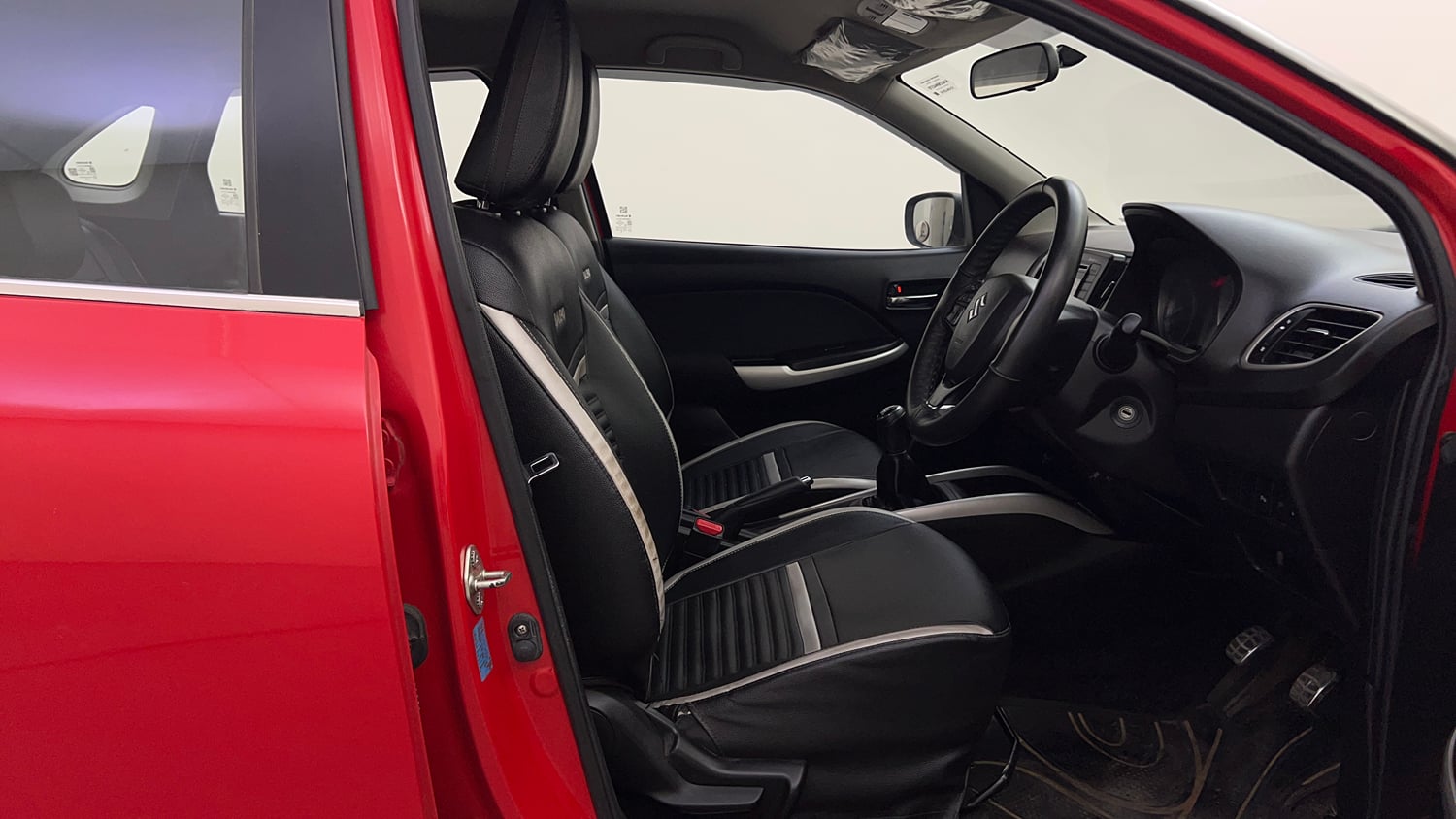 Used 2018 Maruti Suzuki Baleno Delta 1.2 Petrol Manual interior RIGHT SIDE FRONT DOOR CABIN VIEW