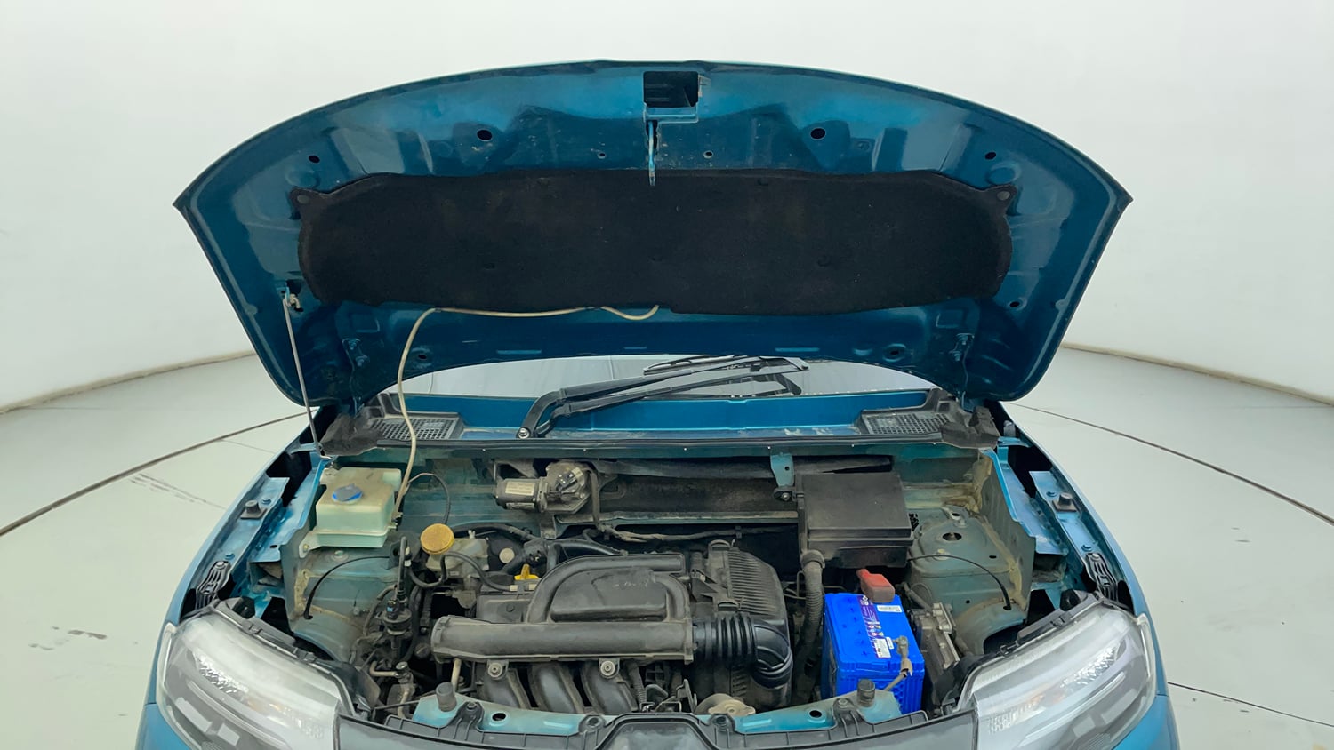 Used 2022 Renault Kwid RXT 1.0 AMT Petrol Automatic engine ENGINE & BONNET OPEN FRONT VIEW