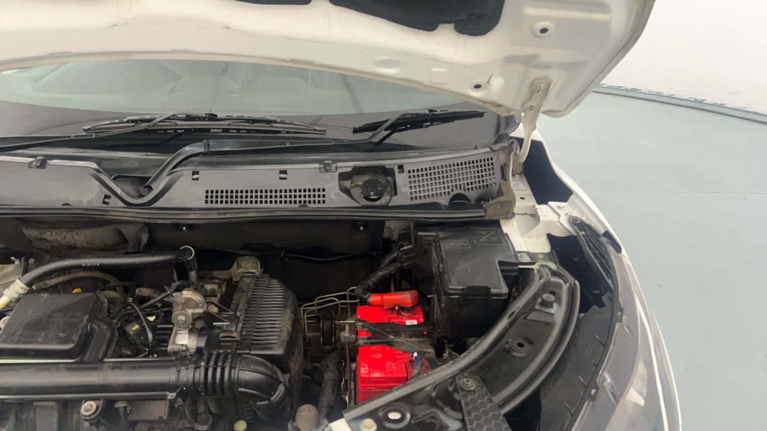 Used 2021 Nissan Magnite XL Petrol Manual engine ENGINE LEFT SIDE HINGE & APRON VIEW