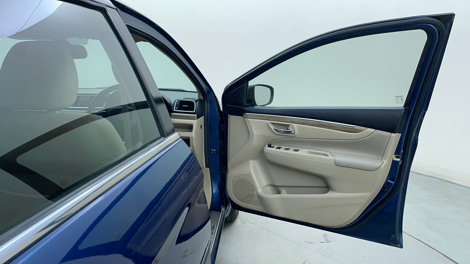 Used 2019 null Petrol Manual interior RIGHT FRONT DOOR OPEN VIEW