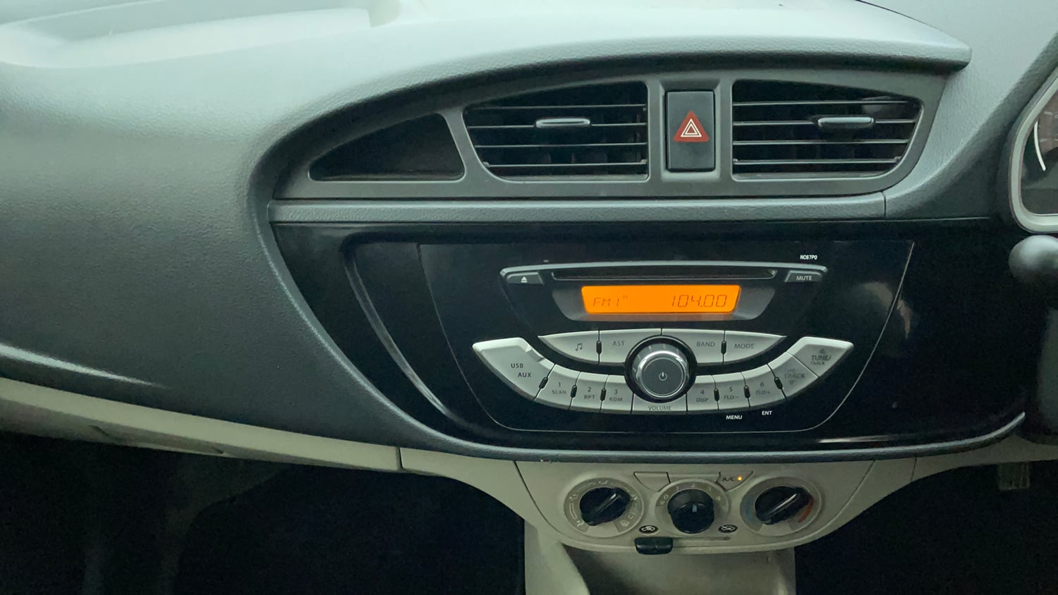 Used 2015 Maruti Suzuki Alto K10 VXi AMT Petrol Automatic interior MUSIC SYSTEM & AC CONTROL VIEW