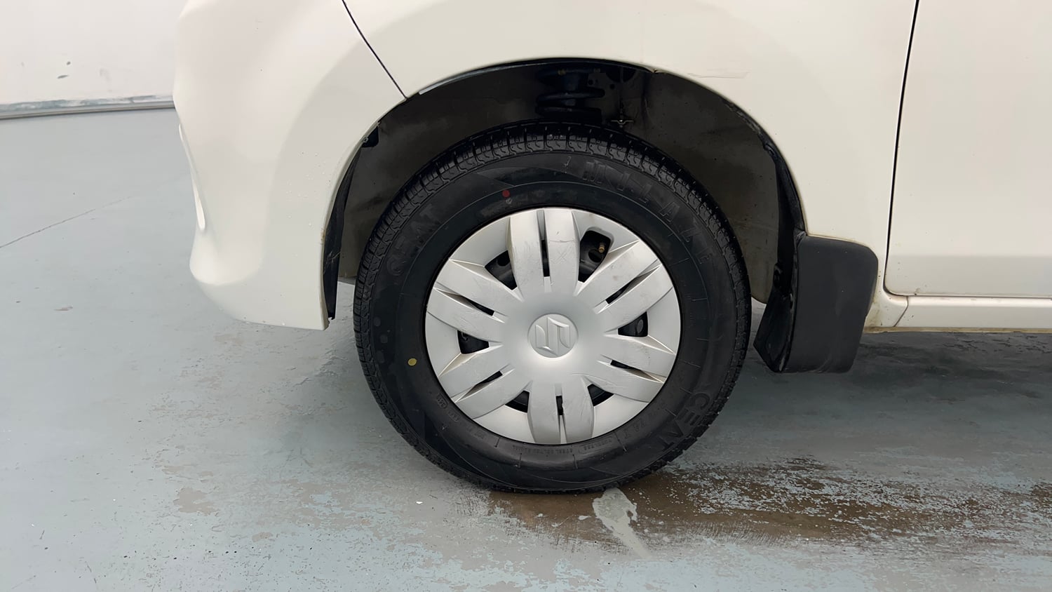 Used 2018 Maruti Suzuki Alto 800 LXi (O) Petrol Manual tyres LEFT FRONT TYRE RIM VIEW