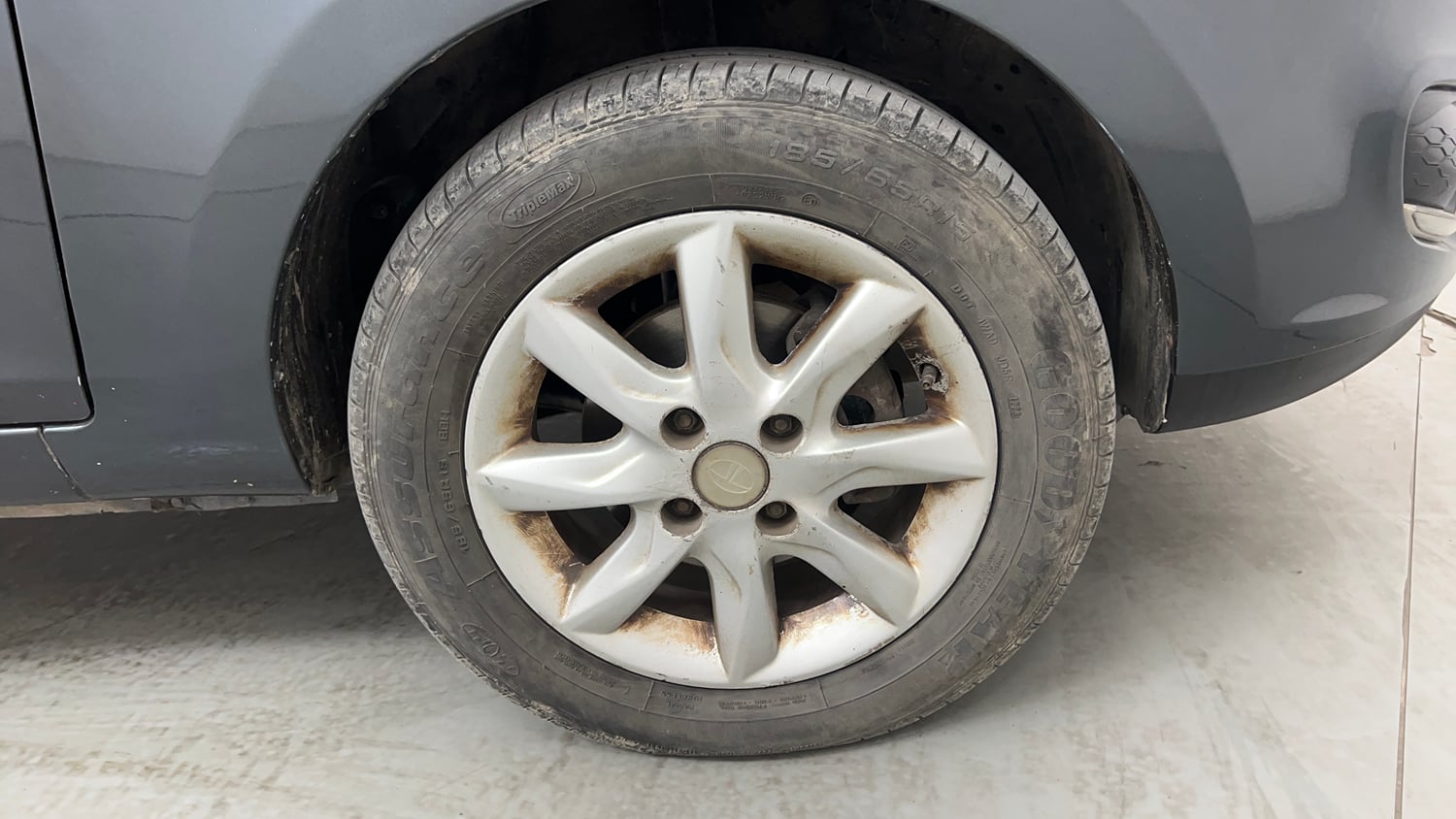 Used 2016 Tata Zest XT Petrol Petrol Manual tyres RIGHT FRONT TYRE RIM VIEW