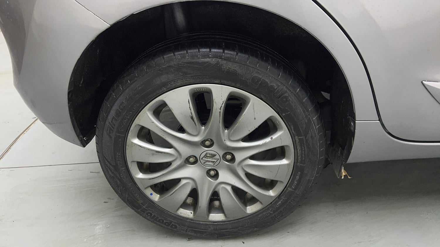 Used 2017 Maruti Suzuki Baleno Alpha 1.2 Petrol Manual tyres RIGHT REAR TYRE RIM VIEW