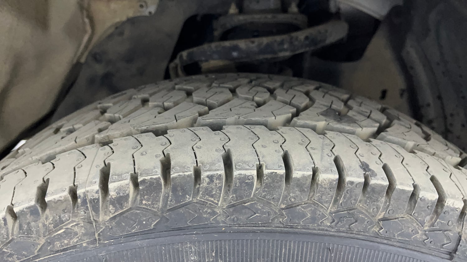 Used 2019 Toyota Fortuner 2.8 4x2 MT Diesel Manual tyres RIGHT FRONT TYRE TREAD VIEW