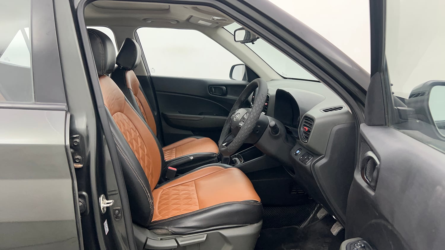 Used 2019 hyundai Venue SX 1.0 (O) Turbo Petrol Petrol Manual interior RIGHT SIDE FRONT DOOR CABIN VIEW