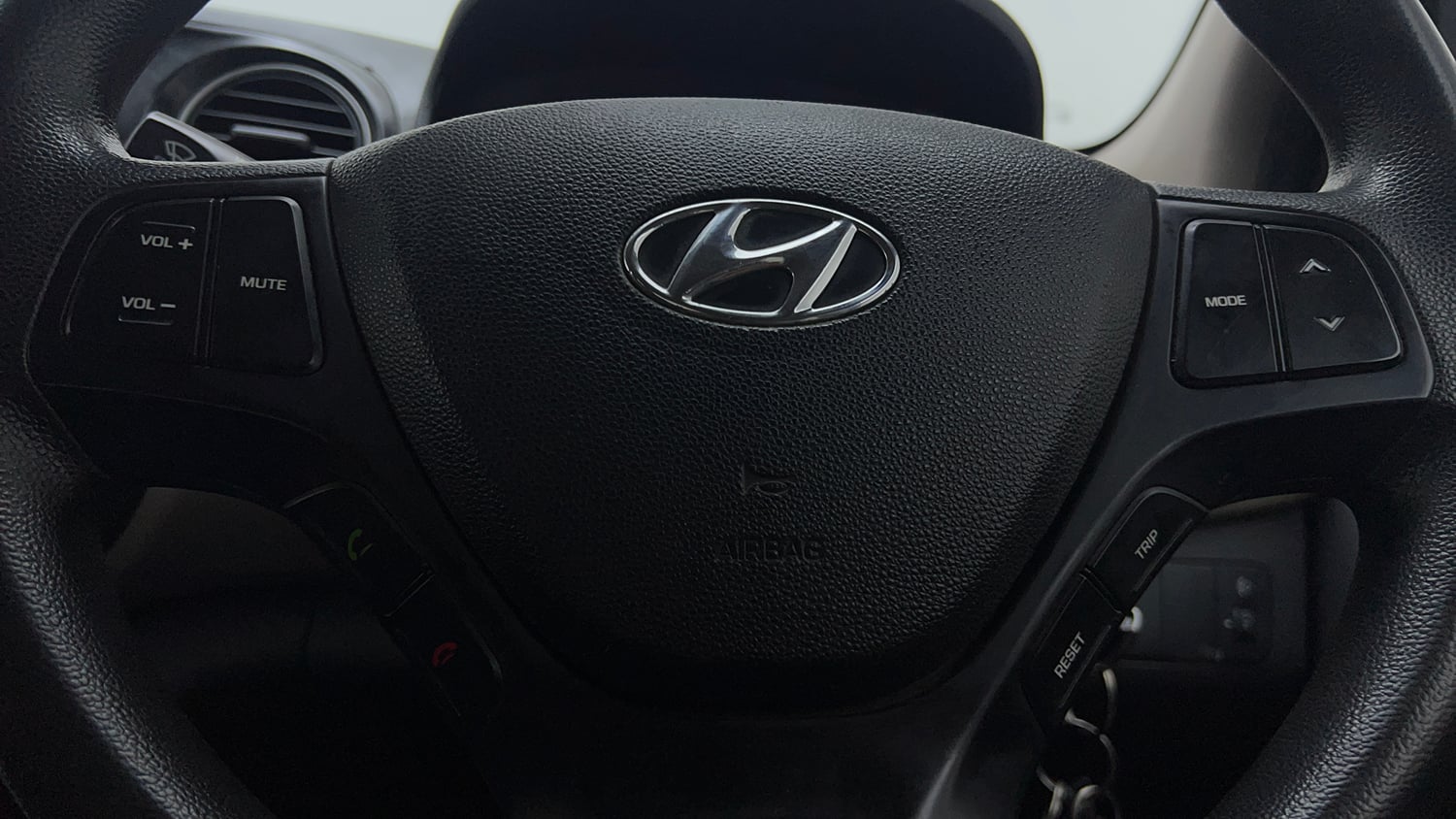 Used 2016 Hyundai Grand i10 Sportz 1.2 Kappa VTVT Petrol Manual top_features Airbags