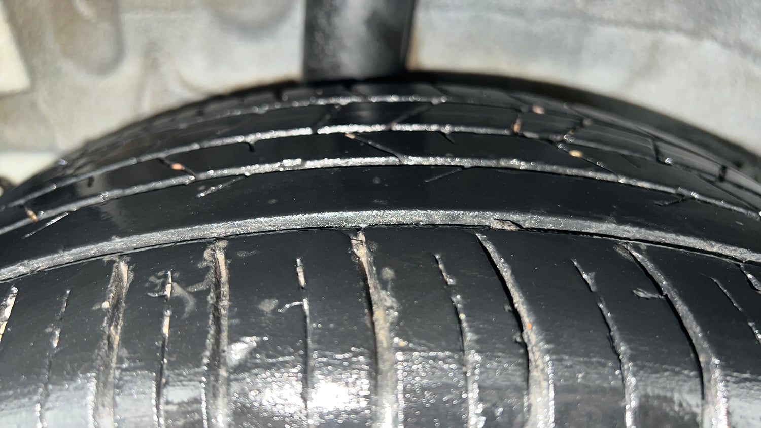 Used 2023 Hyundai i20 Sportz 1.2 MT Petrol Manual tyres RIGHT REAR TYRE TREAD VIEW