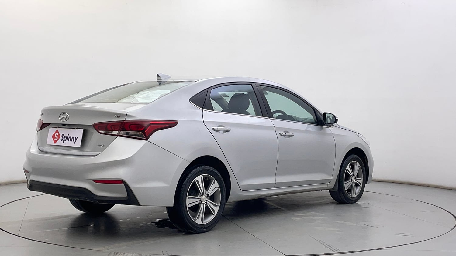 Used 2018 Hyundai Verna SX (O) 1.6 VTVT AT Petrol Automatic exterior RIGHT REAR CORNER VIEW