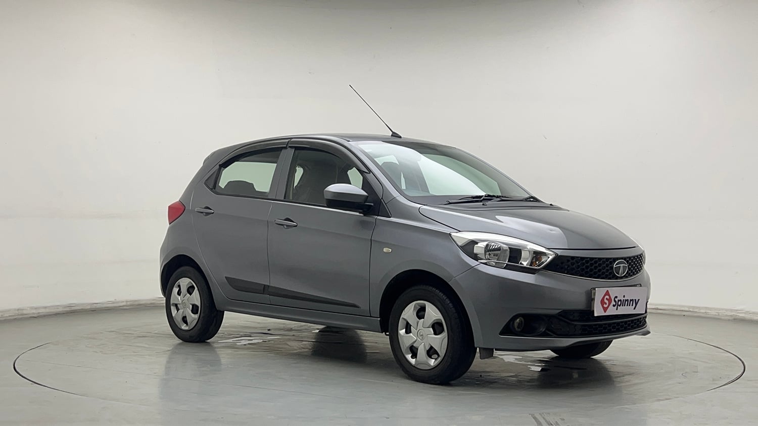 Used 2018 Tata Tiago Revotron XTA Petrol Automatic exterior RIGHT FRONT CORNER VIEW