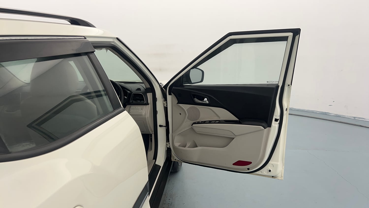 Used 2022 Mahindra XUV 300 W8 (O) 1.2 Petrol Petrol Manual interior RIGHT FRONT DOOR OPEN VIEW