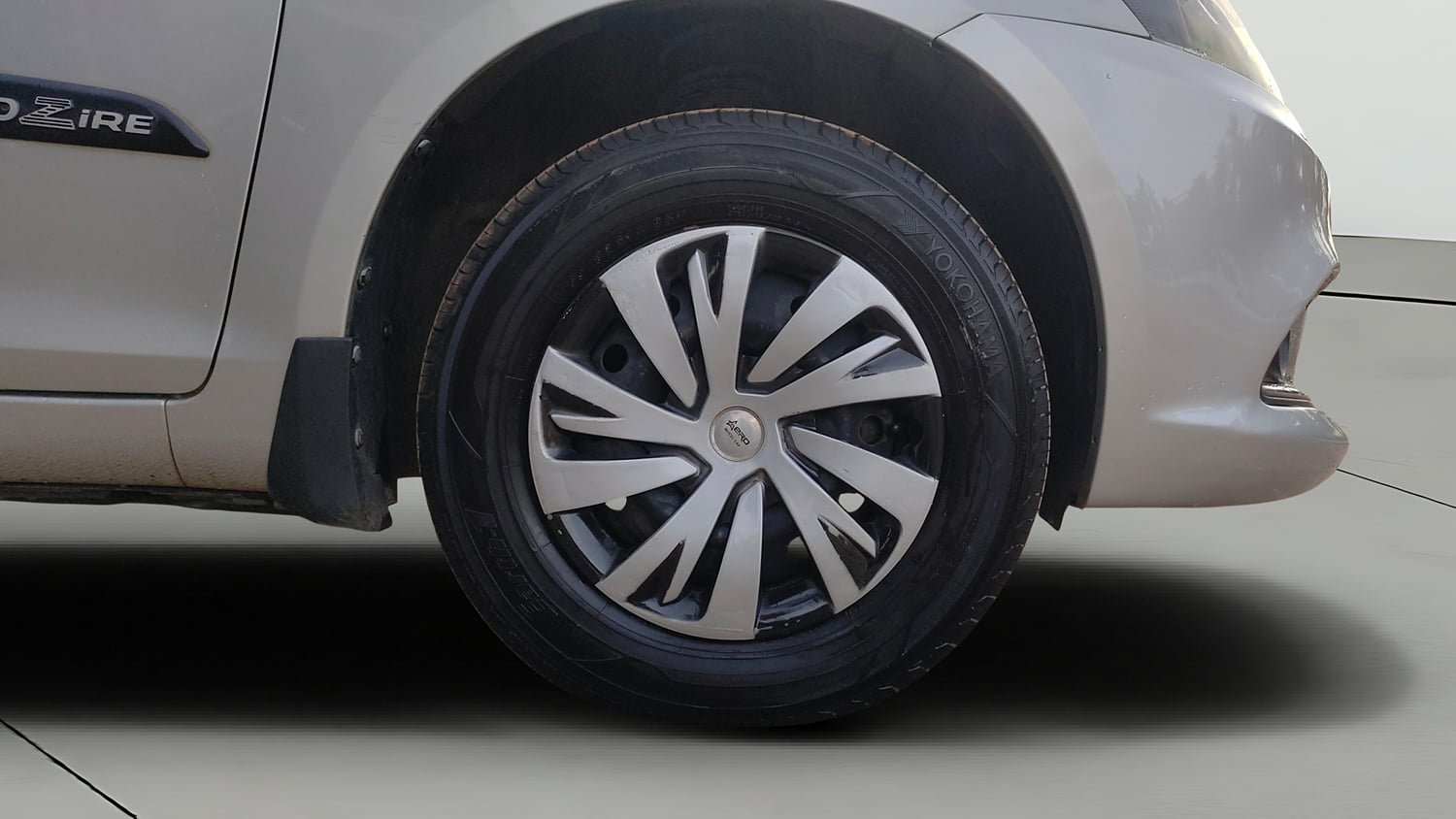 Used 2015 Maruti Suzuki Swift Dzire VXI Petrol Manual tyres RIGHT FRONT TYRE RIM VIEW