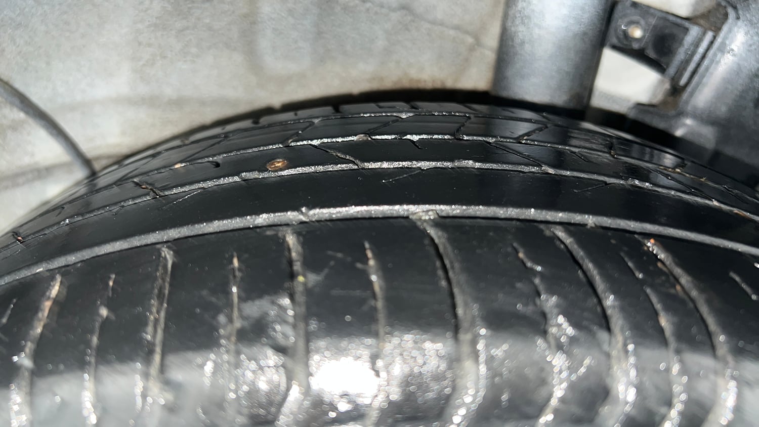 Used 2023 Hyundai i20 Sportz 1.2 MT Petrol Manual tyres LEFT REAR TYRE TREAD VIEW
