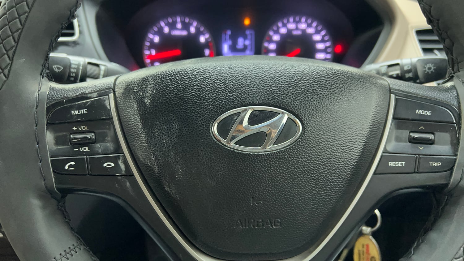 Used 2019 Hyundai Elite i20 Magna Plus 1.2 Petrol Manual top_features Steering mounted controls