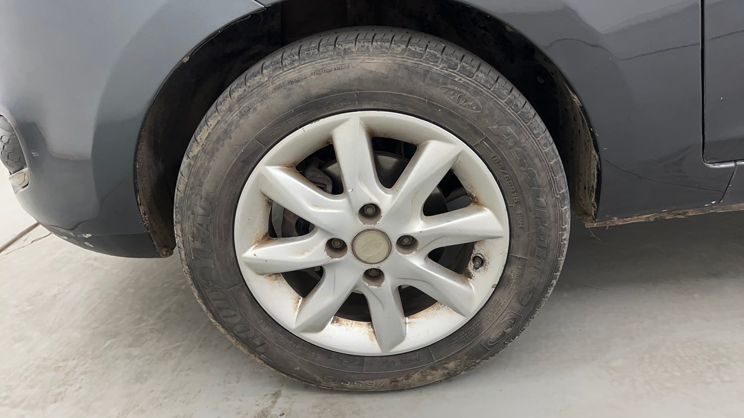 Used 2016 Tata Zest XT Petrol Petrol Manual tyres LEFT FRONT TYRE RIM VIEW