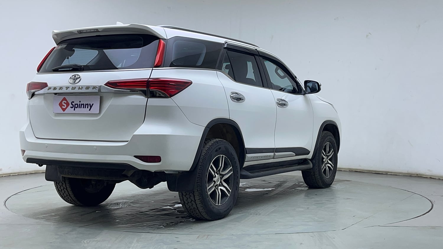 Used 2019 Toyota Fortuner 2.8 4x2 MT Diesel Manual exterior RIGHT REAR CORNER VIEW