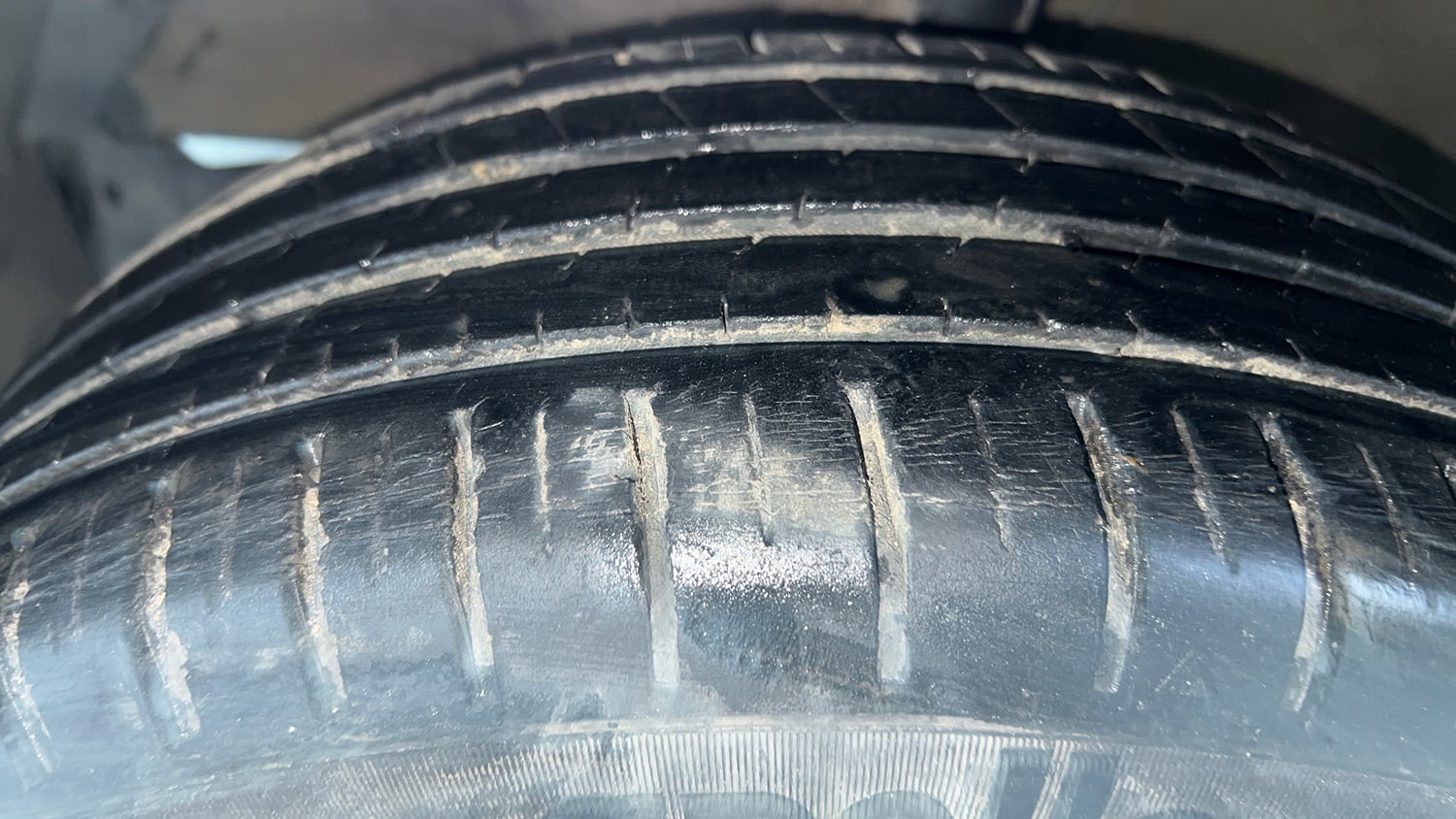 Used 2017 Maruti Suzuki Baleno Alpha 1.2 Petrol Manual tyres LEFT FRONT TYRE TREAD VIEW