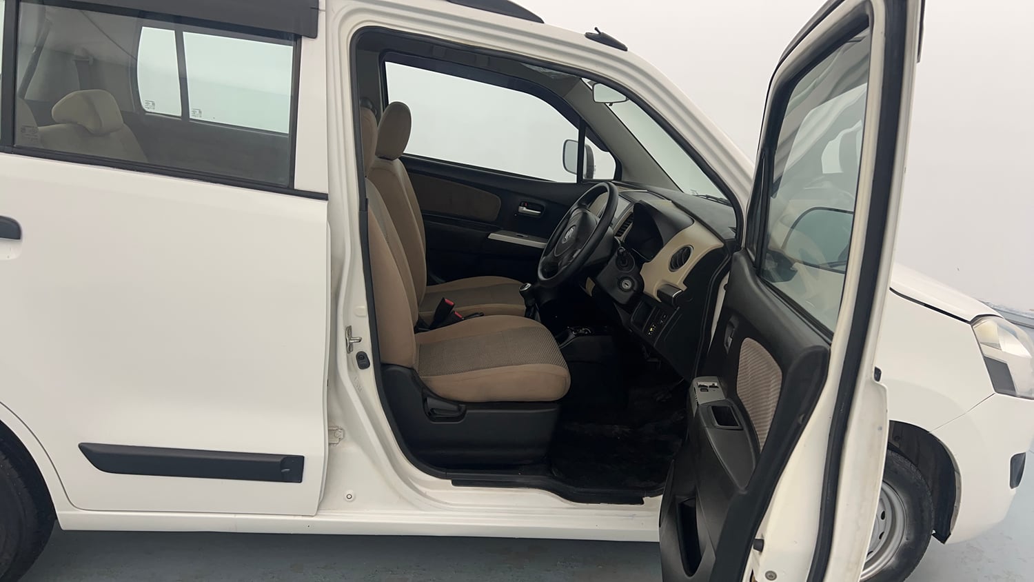 Used 2018 Maruti Suzuki Wagon R LXI CNG Cng Manual interior RIGHT SIDE FRONT DOOR CABIN VIEW