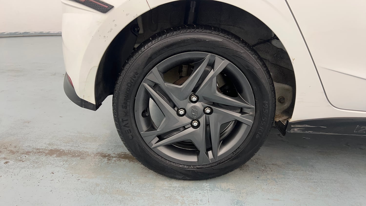 Used 2023 Hyundai i20 Sportz 1.2 MT Petrol Manual tyres RIGHT REAR TYRE RIM VIEW
