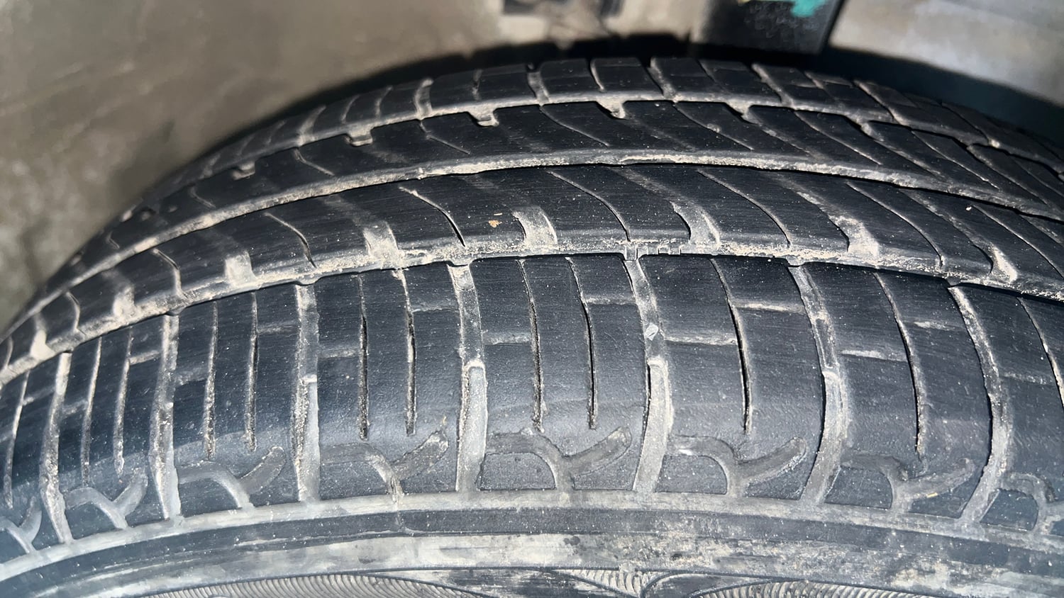 Used 2015 Maruti Suzuki Wagon R VXI Petrol Manual tyres RIGHT FRONT TYRE TREAD VIEW