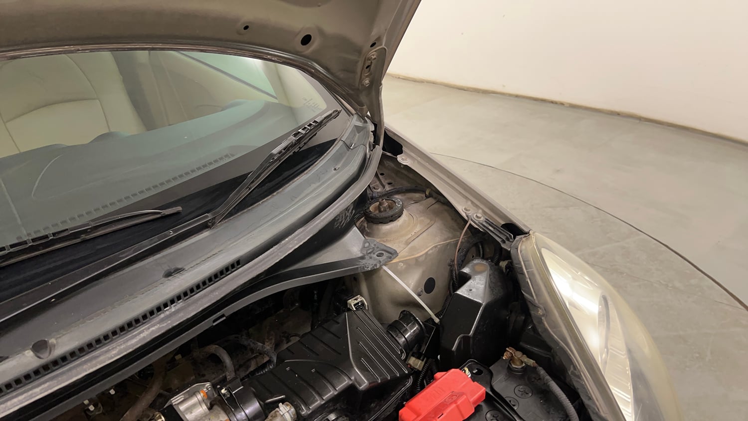 Used 2015 Honda Brio S MT Petrol Manual engine ENGINE LEFT SIDE HINGE & APRON VIEW