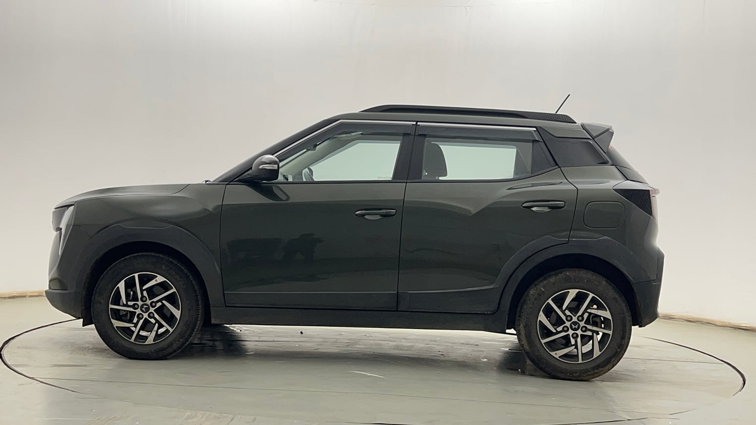 Used 2024 Mahindra XUV 3XO AX5 1.2 Petrol Petrol Manual exterior LEFT SIDE VIEW