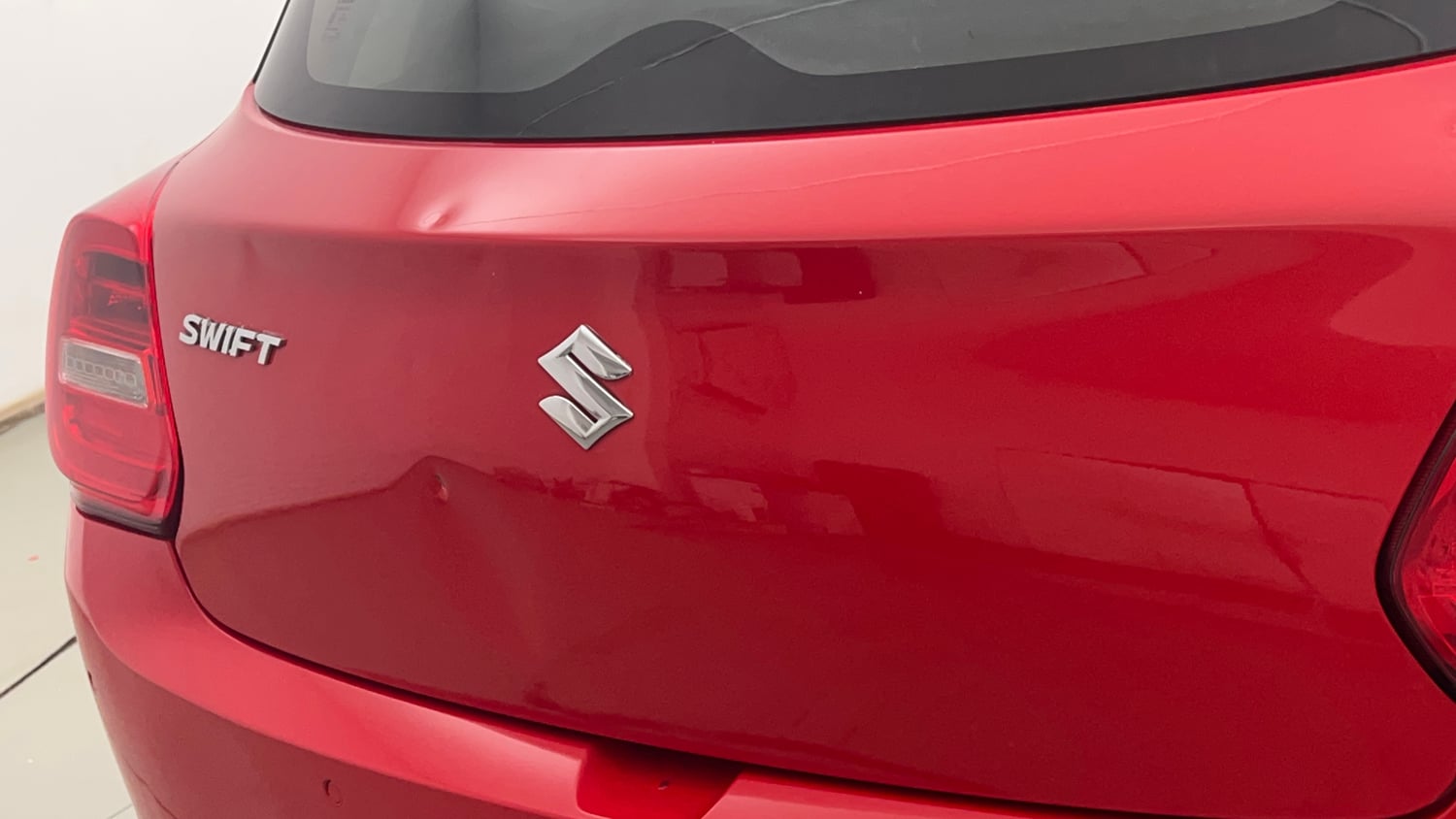 Used 2021 Maruti Suzuki Swift LXi Petrol Manual dents MINOR DENT