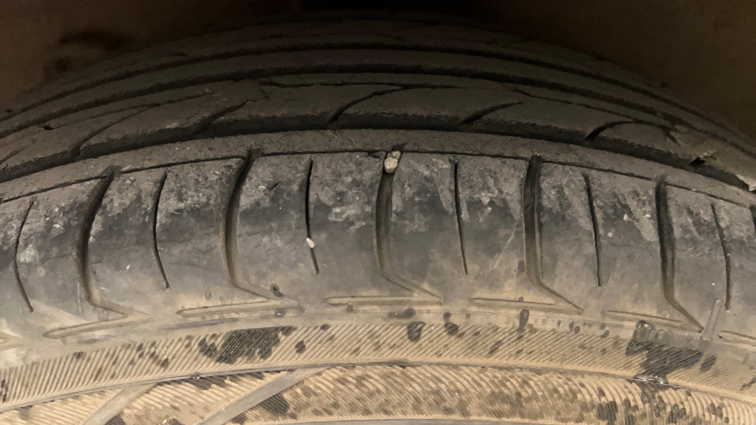 Used 2017 Hyundai Grand i10 Sportz (O) AT 1.2 Kappa VTVT Petrol Automatic tyres RIGHT REAR TYRE TREAD VIEW