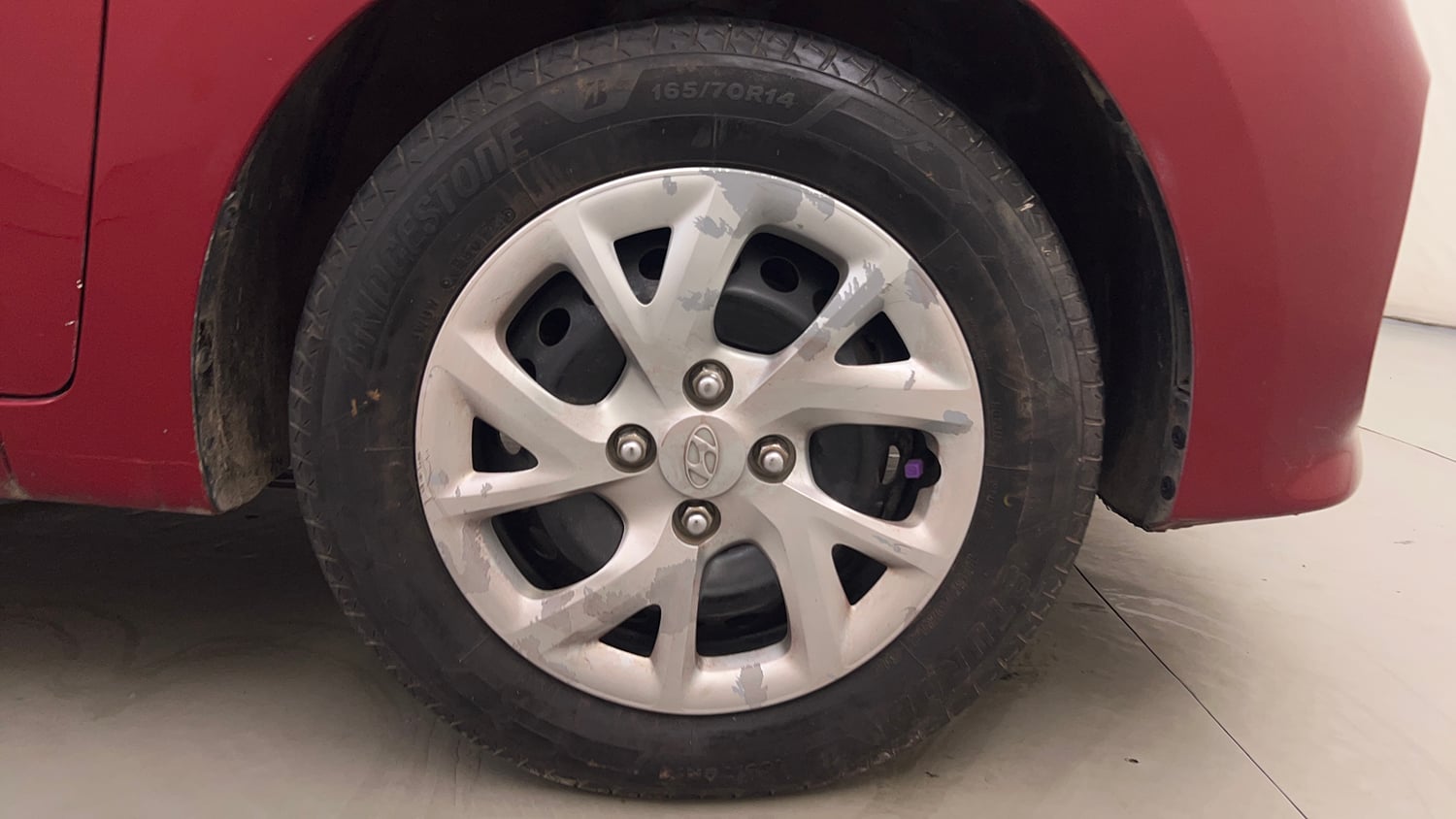 Used 2018 Hyundai Grand i10 Sportz (O) 1.2 Kappa VTVT Petrol Manual tyres RIGHT FRONT TYRE RIM VIEW
