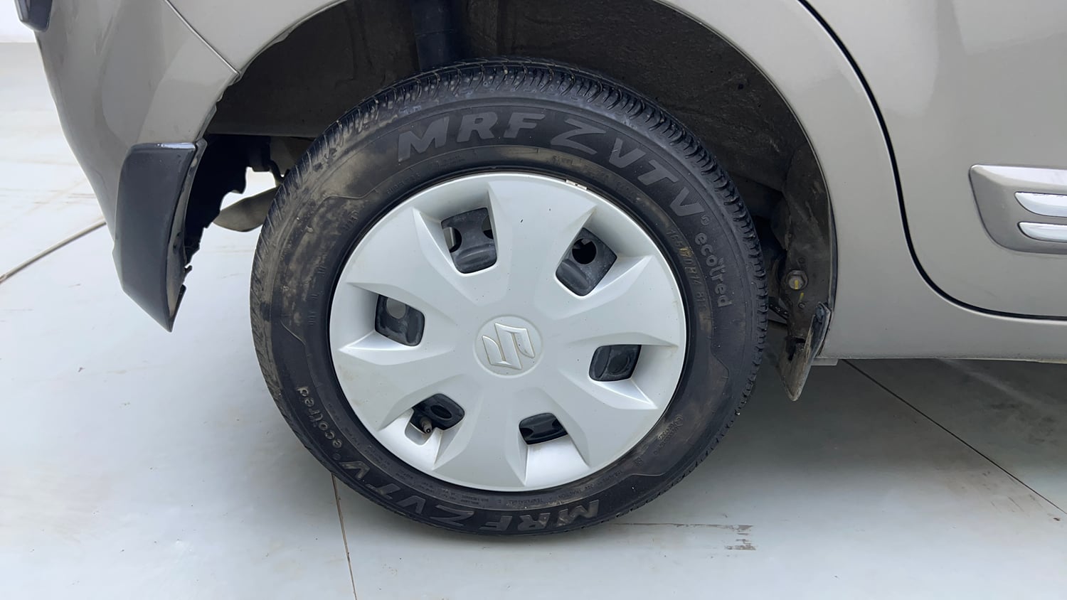 Used 2023 Maruti Suzuki Wagon R VXI 1.0 Petrol Manual tyres RIGHT REAR TYRE RIM VIEW