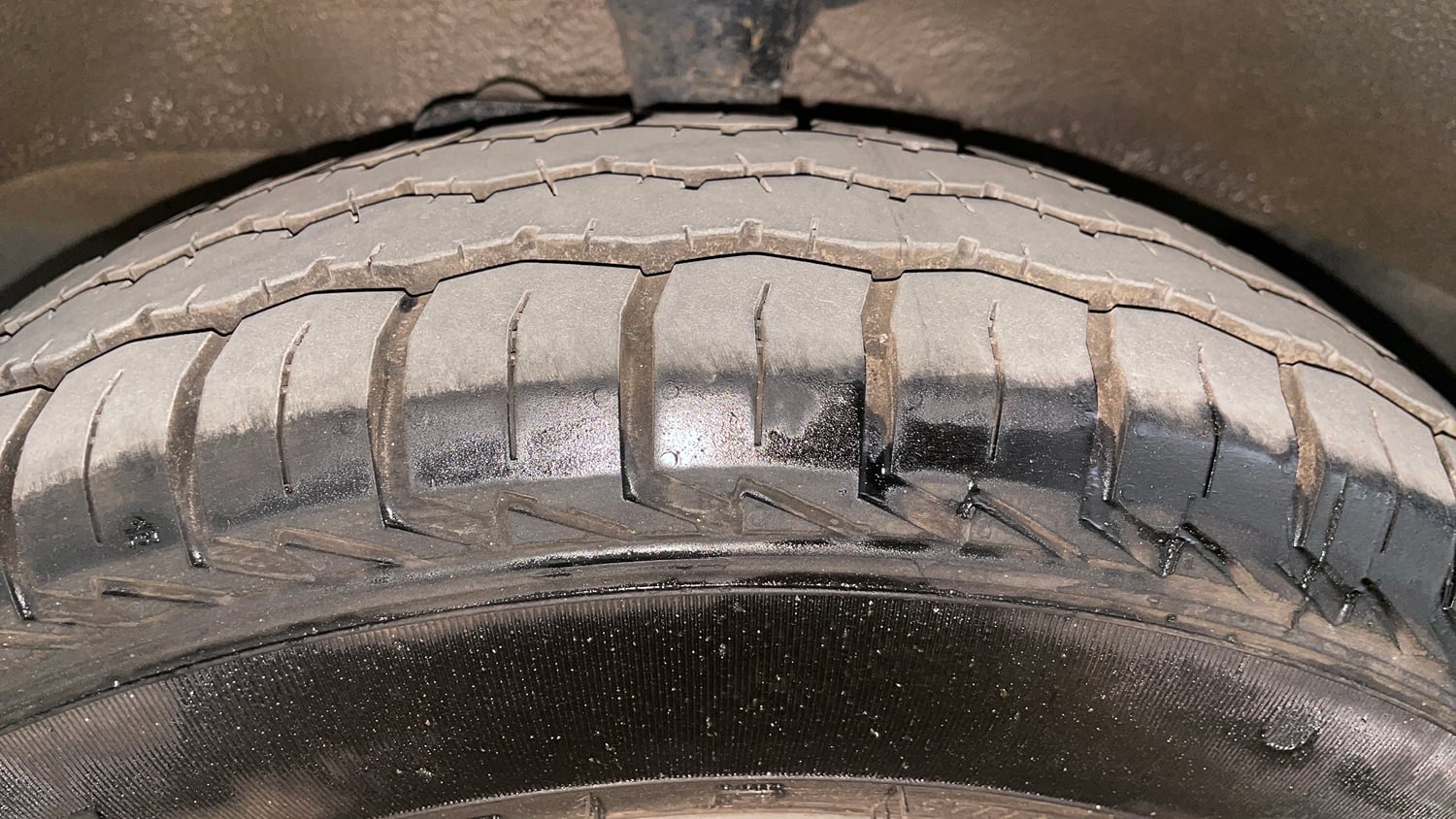 Used 2023 Maruti Suzuki Eeco 5 STR AC Petrol Manual tyres LEFT FRONT TYRE TREAD VIEW
