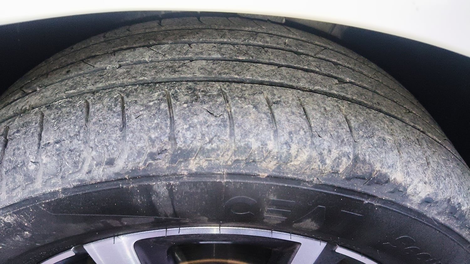 Used 2022 Skoda Slavia Style 1.0L TSI MT Petrol Manual tyres LEFT FRONT TYRE TREAD VIEW