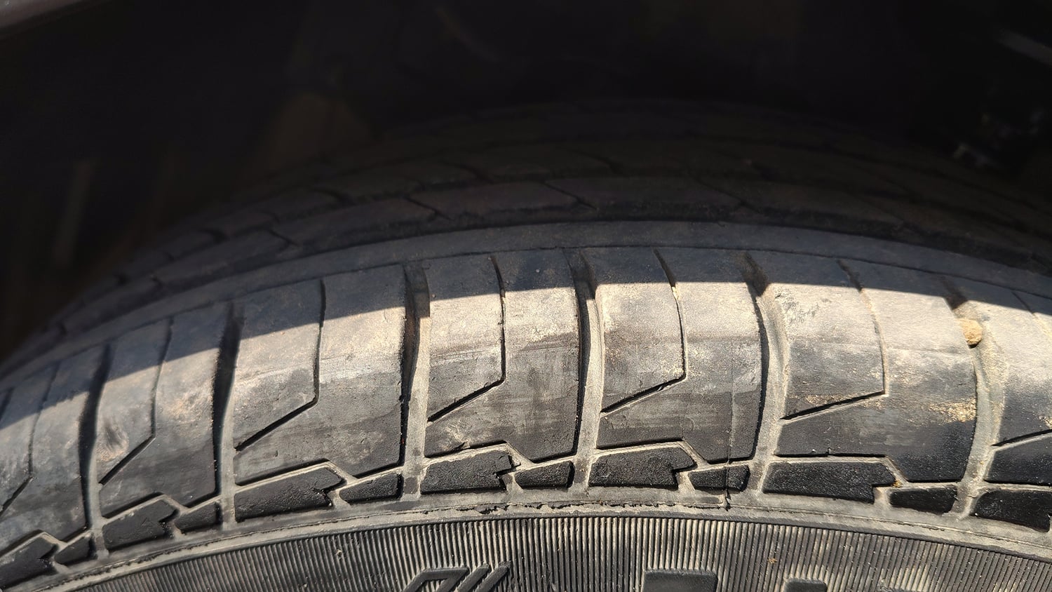 Used 2021 Maruti Suzuki S-Cross Zeta Petrol Manual tyres LEFT FRONT TYRE TREAD VIEW