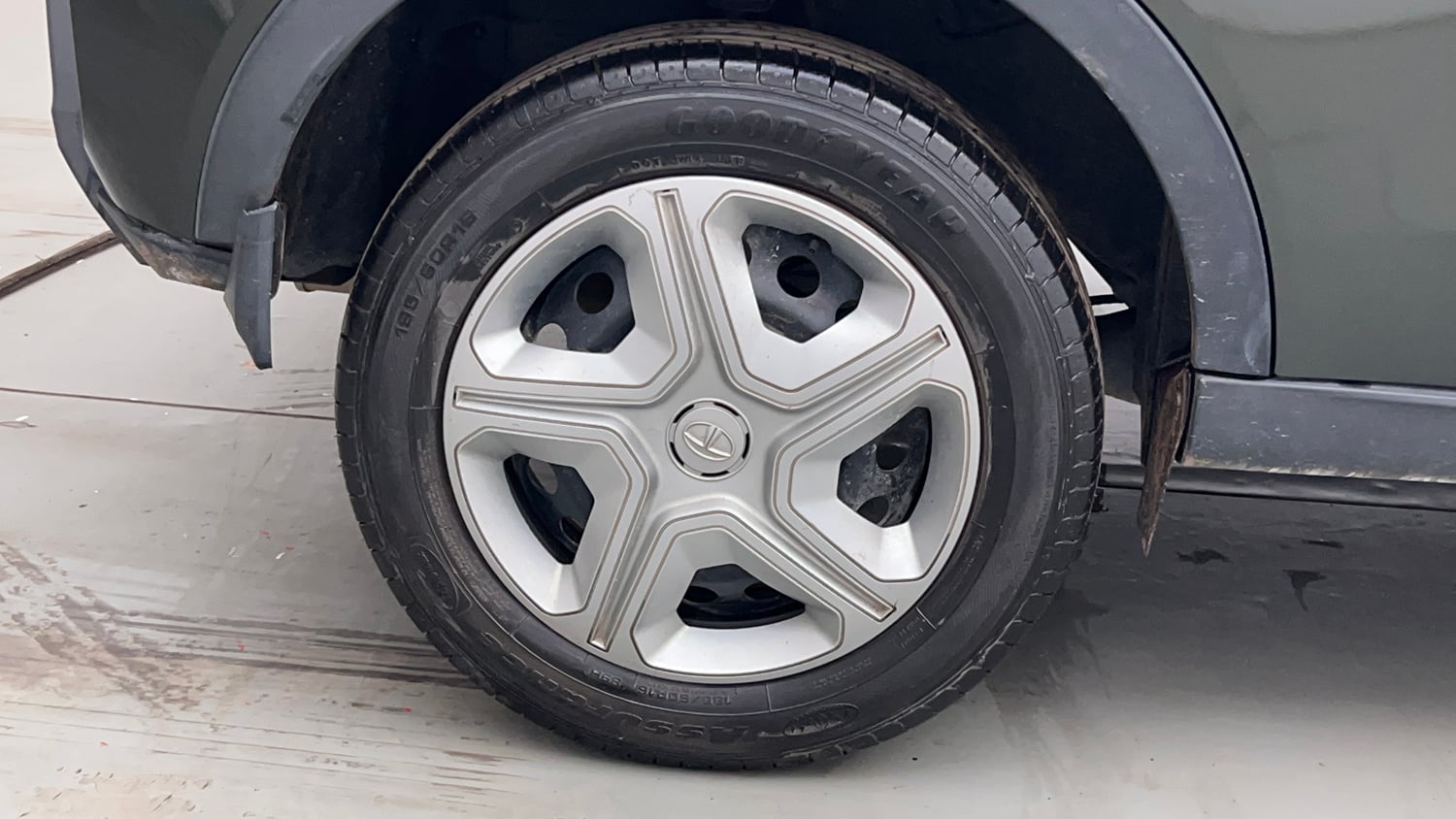 Used 2022 Tata Nexon XM (S) Petrol Manual tyres RIGHT REAR TYRE RIM VIEW