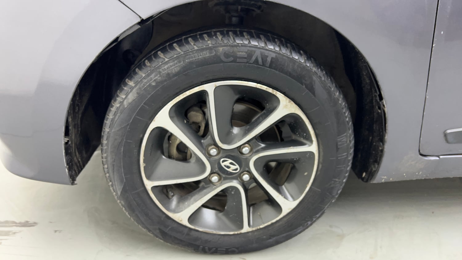 Used 2017 Hyundai Grand i10 Sportz (O) AT 1.2 Kappa VTVT Petrol Automatic tyres LEFT FRONT TYRE RIM VIEW