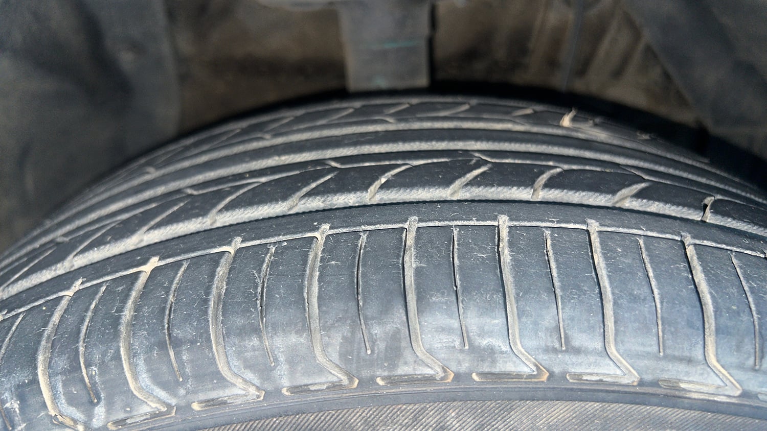 Used 2016 Maruti Suzuki S-Cross Alpha 1.3 Diesel Manual tyres RIGHT FRONT TYRE TREAD VIEW
