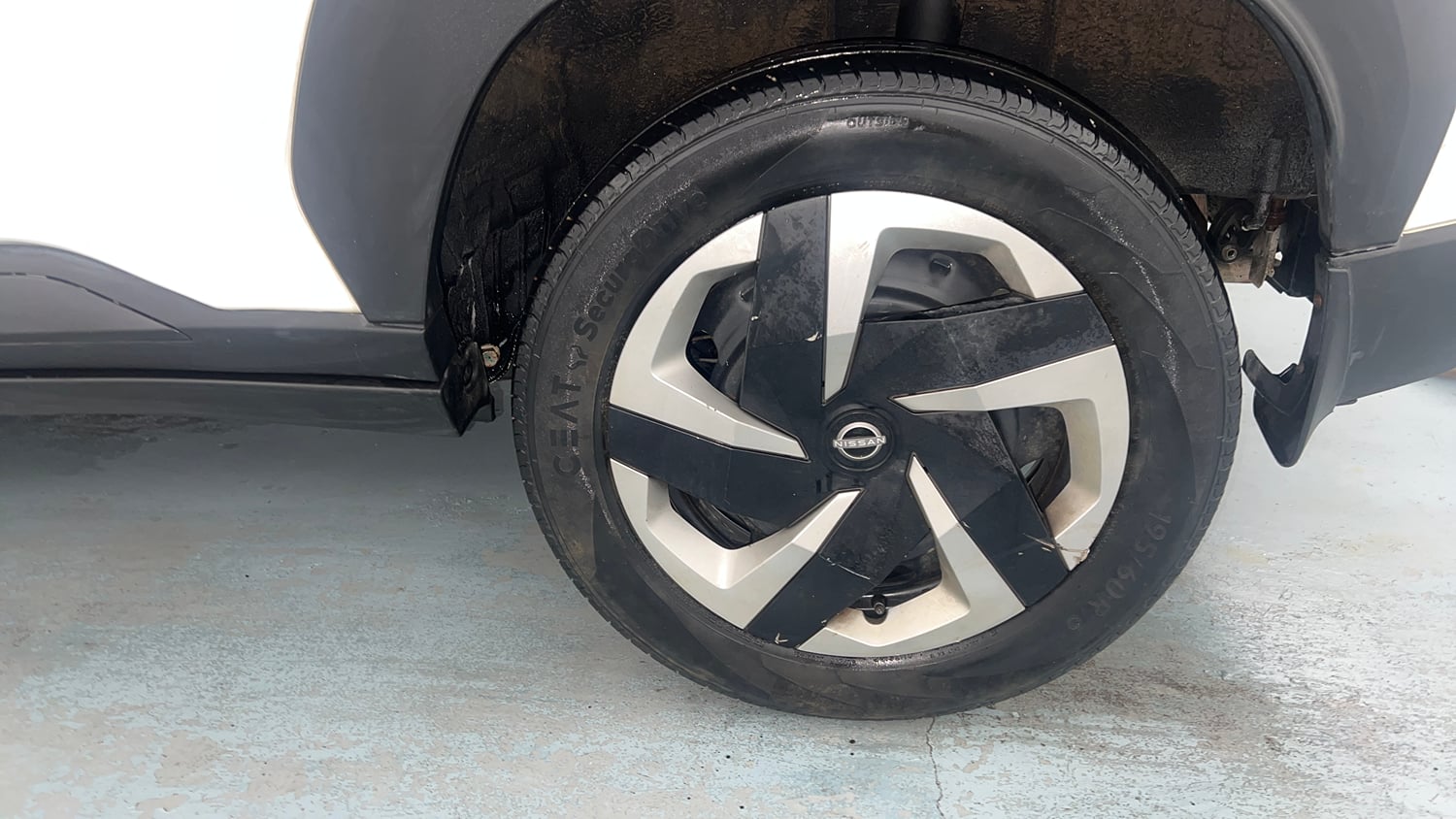 Used 2021 Nissan Magnite XL Petrol Manual tyres LEFT REAR TYRE RIM VIEW