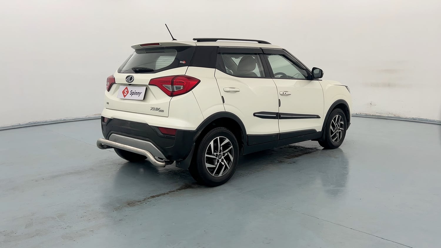 Used 2022 Mahindra XUV 300 W8 (O) 1.2 Petrol Petrol Manual exterior RIGHT REAR CORNER VIEW