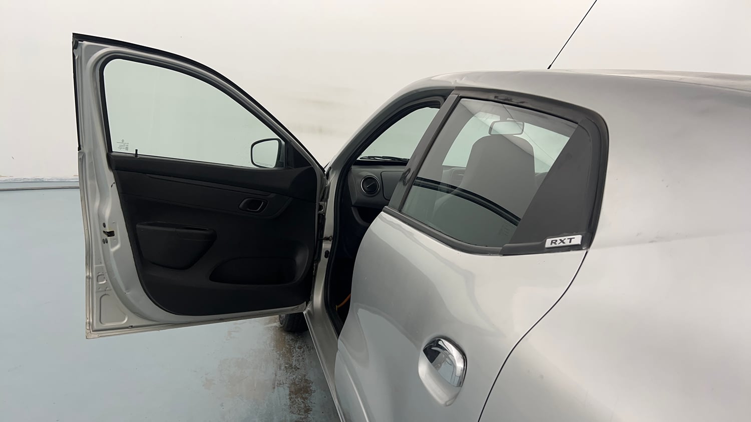 Used 2017 Renault Kwid RXT (O) 1.0 SCE Edition Petrol Manual interior LEFT FRONT DOOR OPEN VIEW