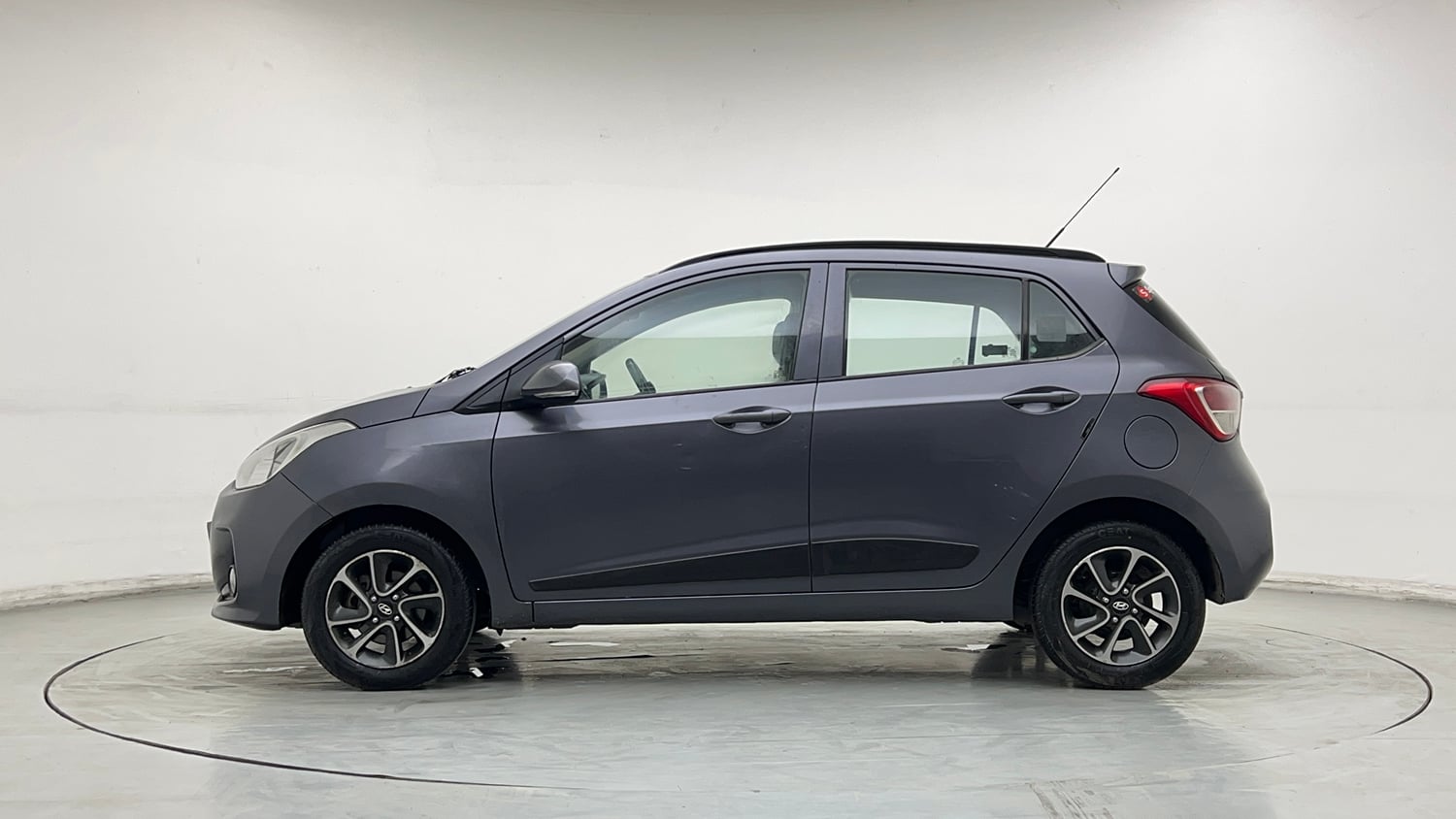 Used 2017 Hyundai Grand i10 Sportz (O) AT 1.2 Kappa VTVT Petrol Automatic exterior LEFT SIDE VIEW