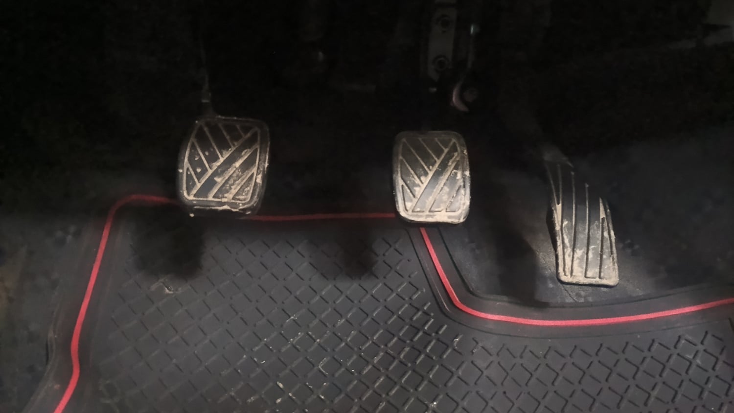 Used 2015 Maruti Suzuki Swift VXi Petrol Manual interior PEDALS VIEW